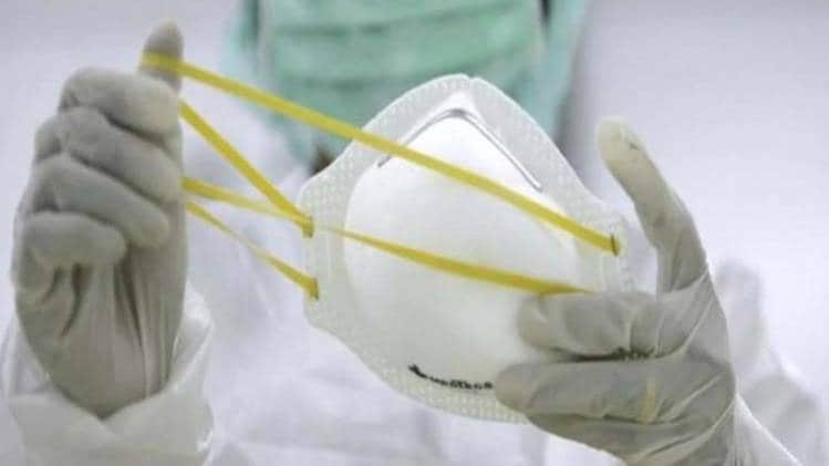 डॉक्टर्स को नहीं उपलब्ध कराए जा रहे N95 मास्क (प्रतीकात्मक तस्वीर-Reuters)