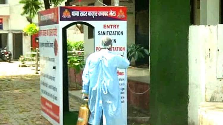 मेरठ में थानों को किया गया सैनिटाइज (Photo:aajtak)