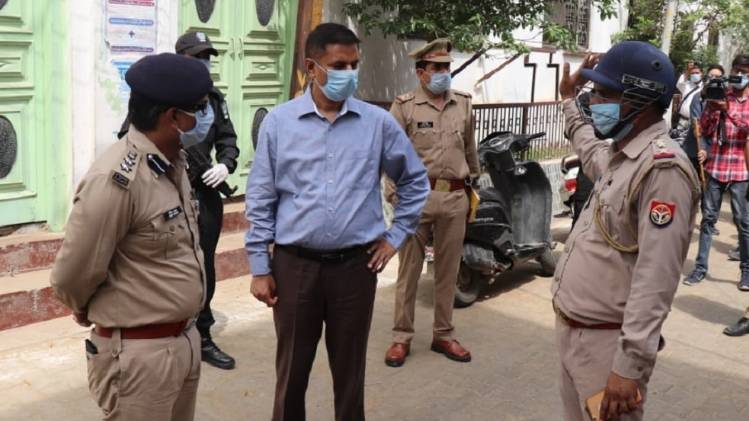 मेडिकल टीम पर हमले के बाद मौके पर पहुंची अधिकारियों की टीम