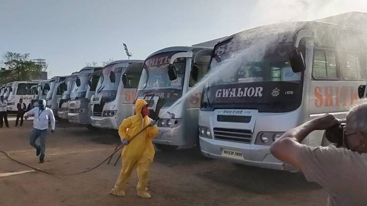 कोटा भेजने से पहले बसों को किया गया सैनिटाइज