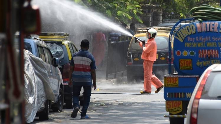 मुंबई में बढ़ रहे हैं कोरोना वायरस के मामले (फोटो: PTI)