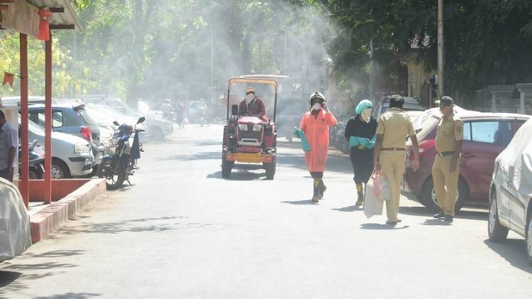 कोरोना संकट के बीच मुंबई से आई राहत की खबर (फोटो: PTI)