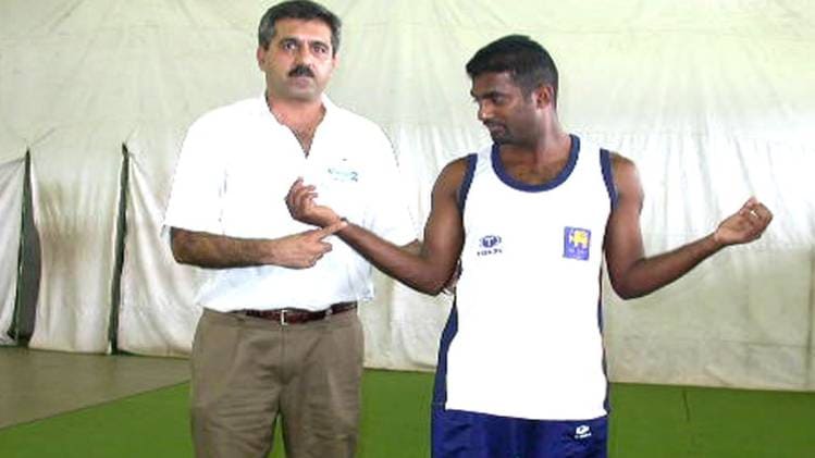 डॉ मनदीप ढिल्लों के साथ मुरलीधरन 