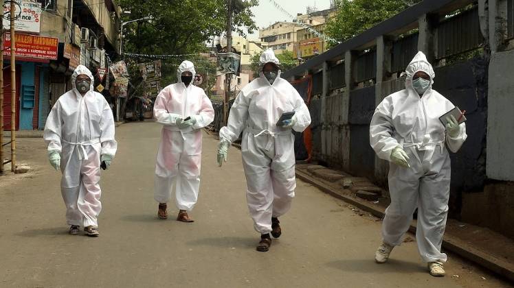 लगातार बढ़ रहा है कोरोना का संकट (PTI)