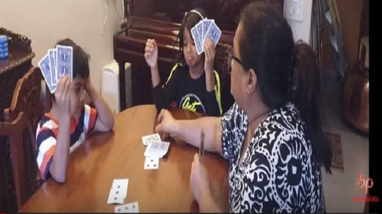 हर घर चुपचाप से कहता है.