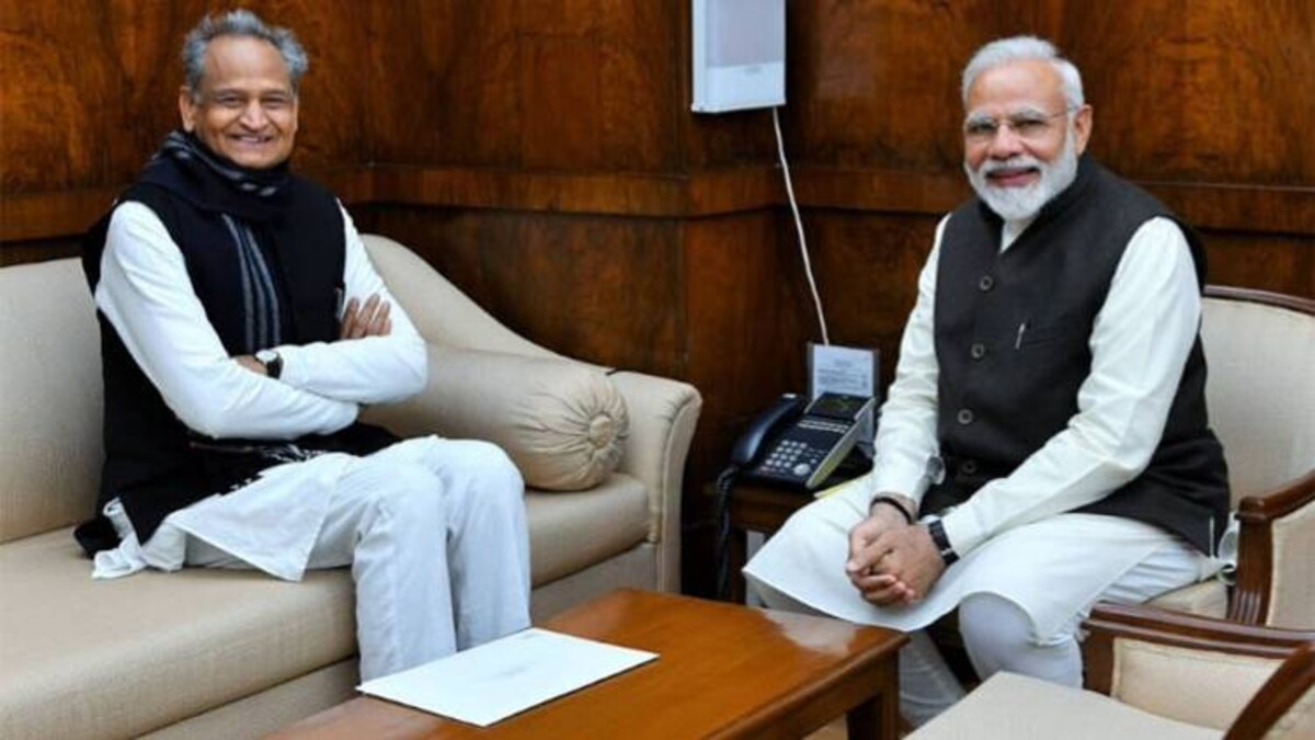 PM मोदी ने की अशोक गहलोत की तारीफ- दूसरे राज्य भी राजस्थान को देखें, उससे सीखें - corona virus pm narendra modi praised rajasthan cm ashok gehlot during meeting held with cms tpt - AajTak