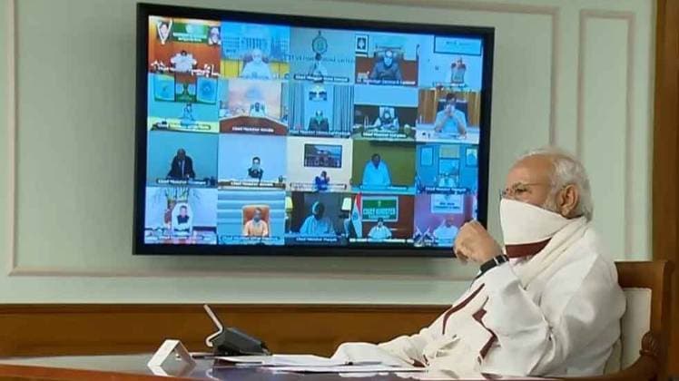 पीएम नरेंद्र मोदी वीडियों कांफ्रेसिंग के जरिए राज्यों के सीएम से बात करते (फाइल फोटो)