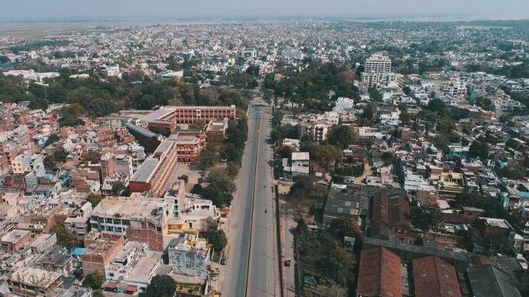 लॉकडाउन के दौरान प्रयागराज शहर की वीरान तस्वीर (फोटो- पीटीआई)