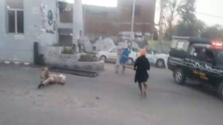 पुलिस पर निहंगों ने किया हमला