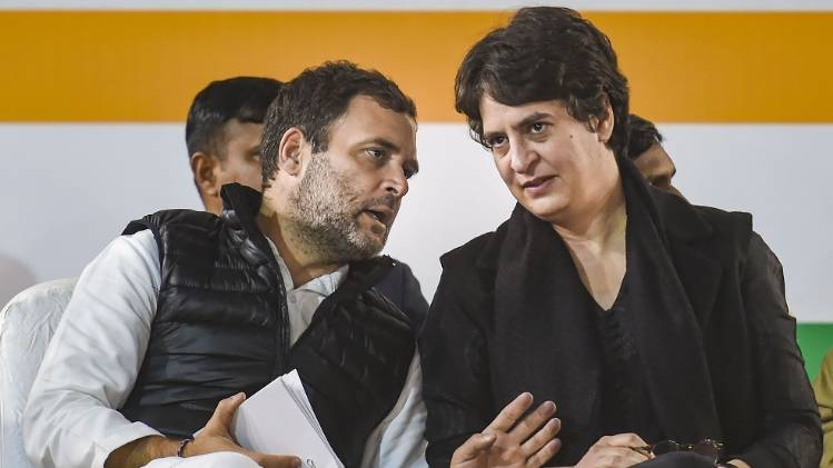 राहुल गांधी के साथ प्रियंका गांधी वाड्रा (फाइल फोटो-PTI)