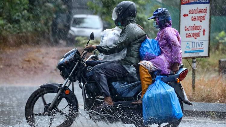 Weather Forecast News Updates: आंधी के साथ बारिश के आसार