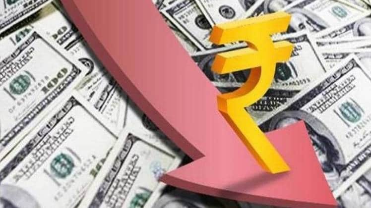 बीते कुछ दिनों से रुपये में रिकॉर्ड गिरावट 