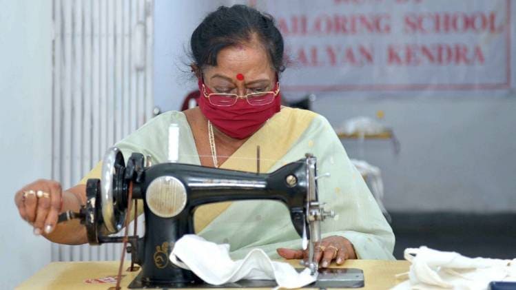 कोरोना के खिलाफ लड़ाई में श्रीमति सविता कोविंद ऐसे दे रहीं योगदान