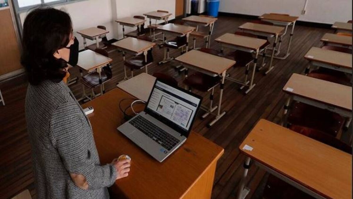 UP: तीन महीने की फीस एक साथ ना लें प्राइवेट स्कूल, वरना होगी कार्रवाई - coronavirus lockdown up deputy cm dr dinesh sharma fees issue schools - AajTak