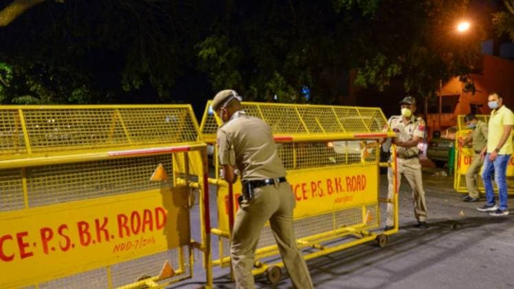 दिल्ली के 20 इलाकों में सीलिंग (Courtesy- PTI)