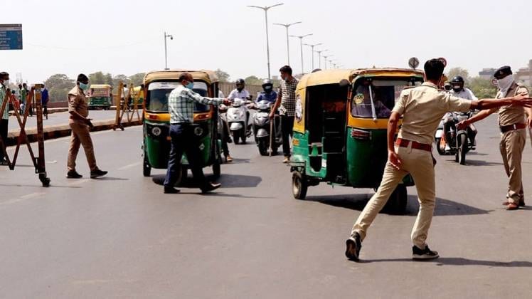 लॉकडाउन का कड़ाई से पालन करा रही गौतमबुद्ध नगर पुलिस (प्रतीकात्म फोटो)