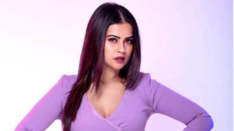 शर्मिला मांडरे