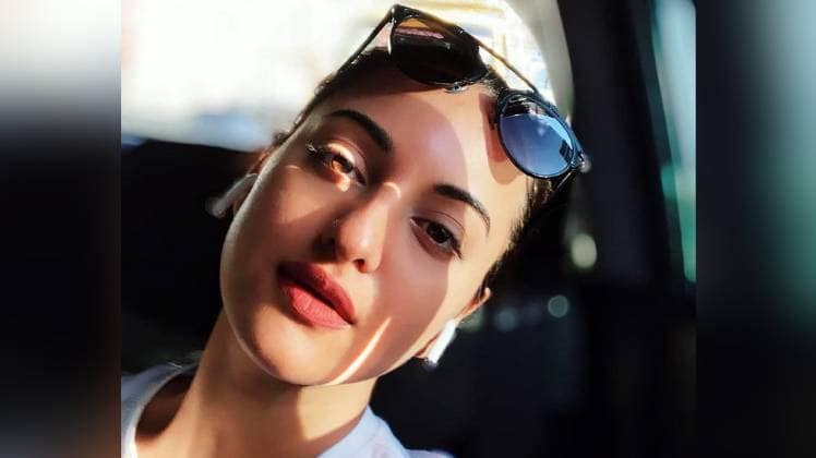 सोनाक्षी सिन्हा