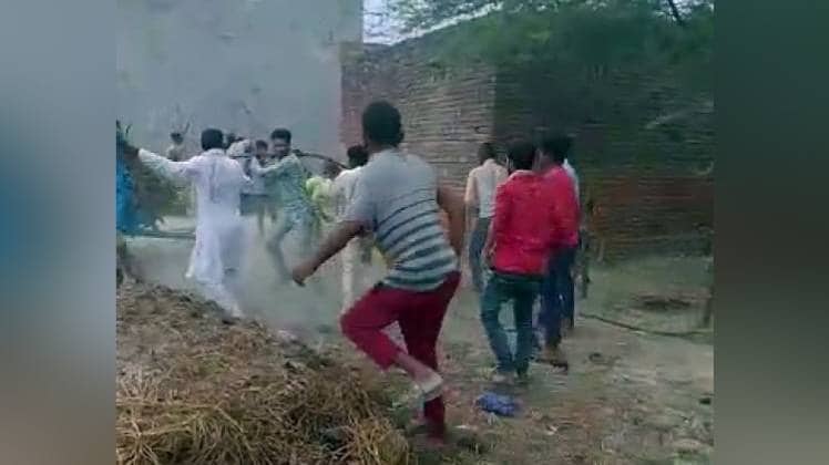 अमरोहा में दो परिवार के बीच हुई मारपीट (Photo Aajtak)