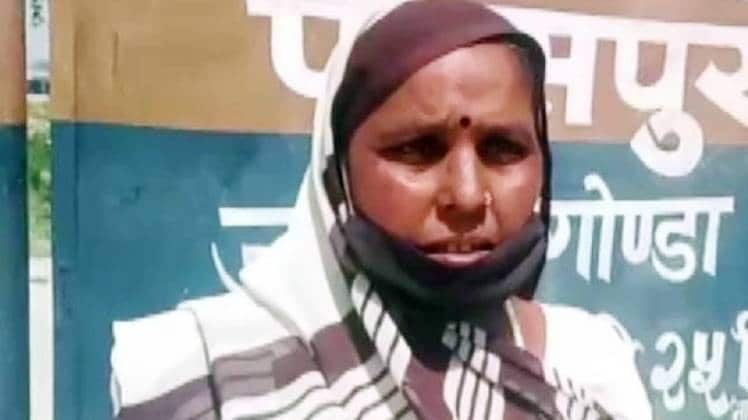 यूपी के गोंडा में आशा बहुओं के साथ मारपीट (Photo ANI)