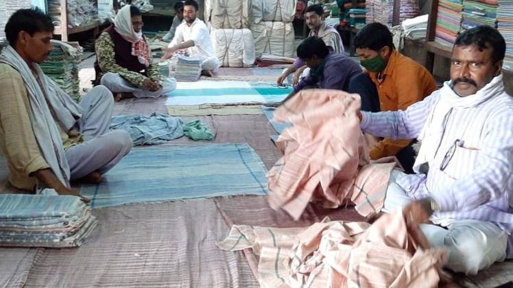 बिहार में गमछे की डिमांड बढ़ी (Photo Aajtak)