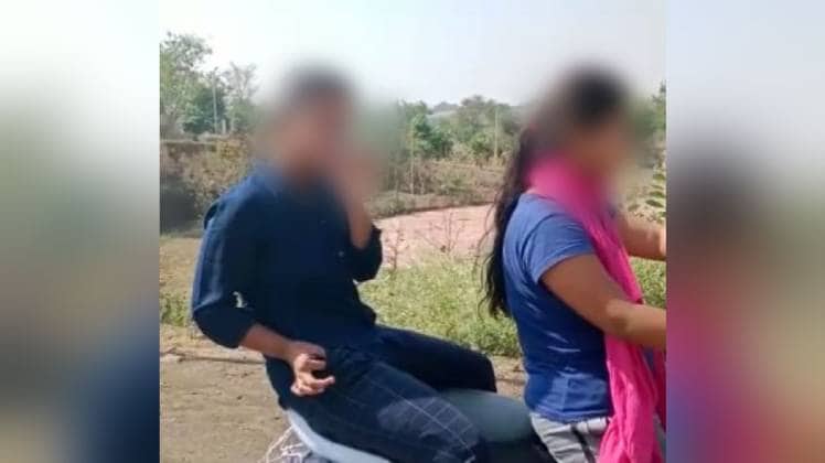 जबलपुर में लड़कियों ने लॉकडाउन नियम तोड़ा (Photo Aajtak)