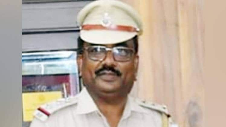 एसएचओ पारस नाथ वर्मा (Photo Aajtak)