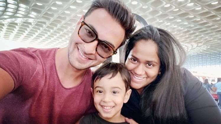 आयुष शर्मा, आहिल और अर्पिता शर्मा सोर्स इंस्टाग्राम 