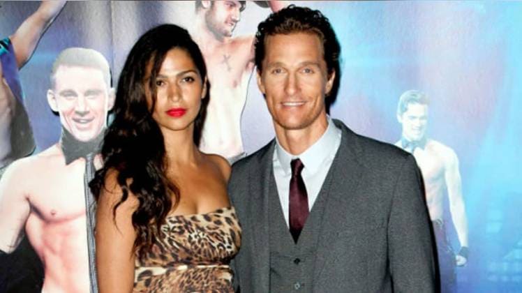 मैथ्यू मैकॉन्हे अपनी पत्नी के साथ