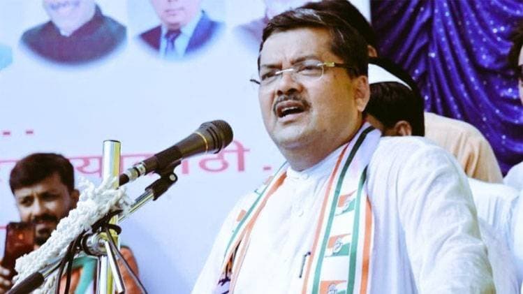 कांग्रेस महासचिव मुकुल वासनिक