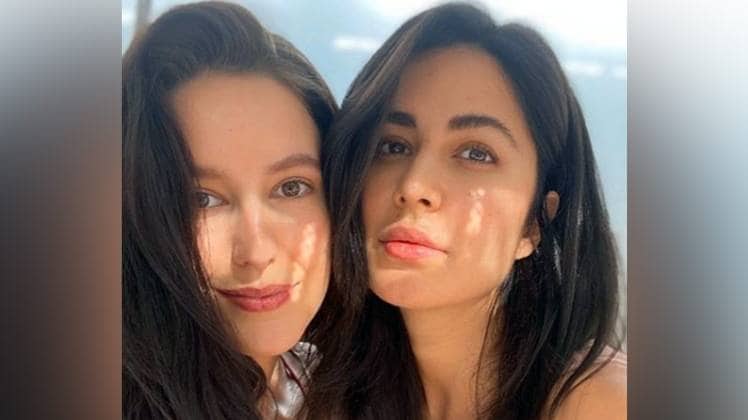 कटरीना कैफ अपनी बहन के साथ सोर्स इंस्टाग्राम  