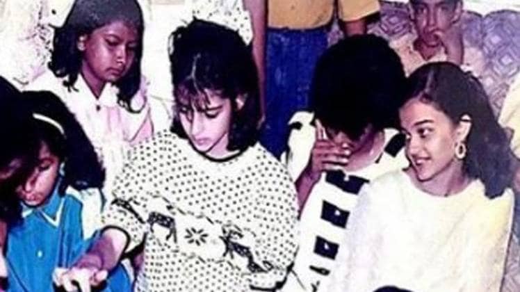 अपने दोस्तों के साथ ऐश्वर्या राय सोर्स इंस्टाग्राम