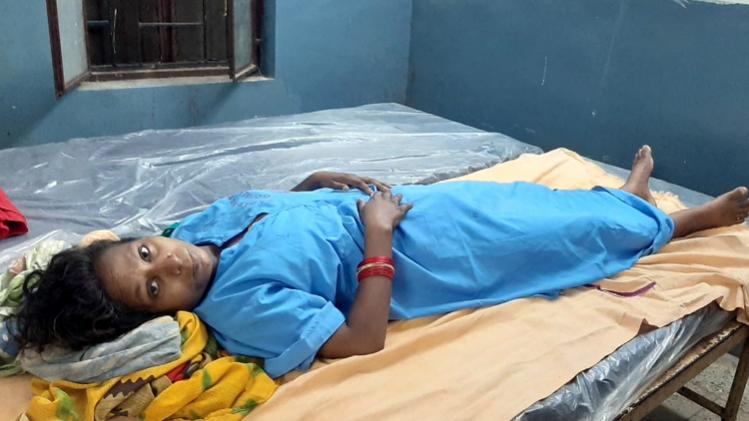 महिला ने दिया बच्चे को जन्म