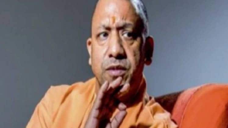 हर प्रवासी कामगार और श्रमिकों को रोजगार देने की तैयारी (CM योगी की फाइल फोटो)