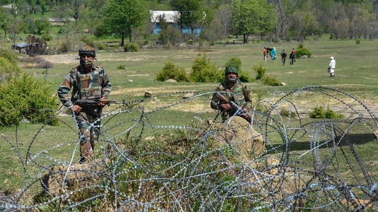 सुरक्षाबलों के जवान (फाइल फोटो-PTI)