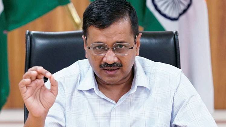 लॉकडाउन में फीस बढ़ाकर वसूलने पर हुई कार्रवाई (सीएम केजरीवाल की फाइल फोटो-PTI)