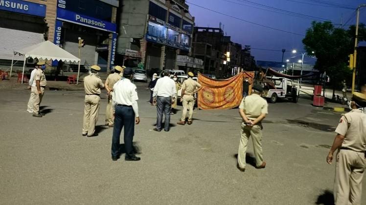 आखलिया चौराहे पर बच्ची को दिया जन्म