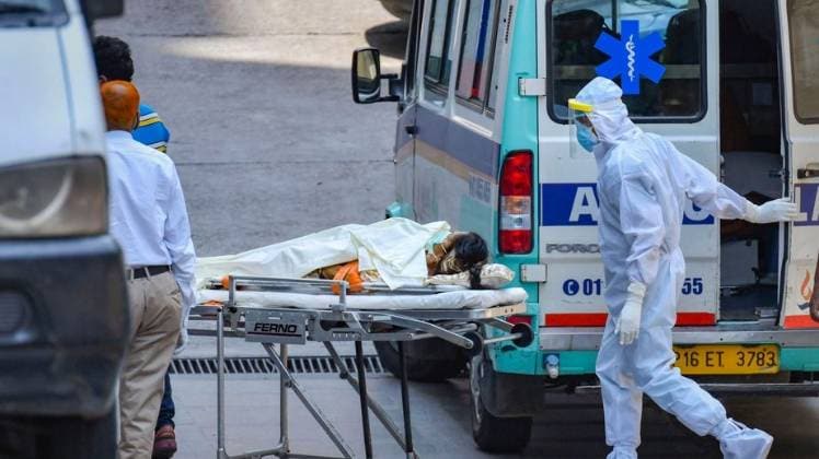 देश में कोरोना वायरस की रफ्तार तेज (फोटो-PTI)