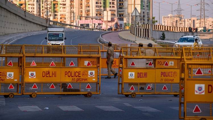 गुरुग्राम प्रशासन ने दिल्ली बॉर्डर को किया सील करने का फैसला (फाइल फोटो-PTI)