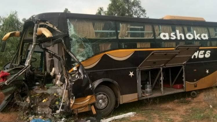 ओडिशा के खुर्दा जिले में NH 16 पर हुआ हादसा (फोटो-आशीष पांडेय)