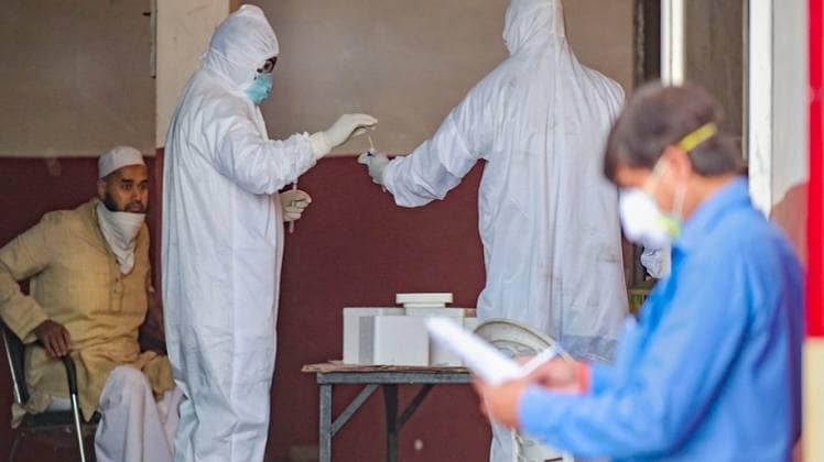 कोरोना वायरस जांच की फाइल फोटो (PTI)