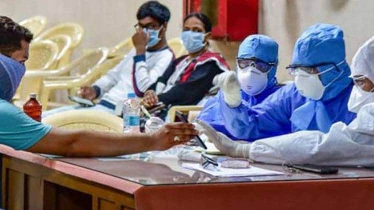 कोरोना की चपेट में दिल्ली पुलिस का अधिकारी (फोटो- PTI)