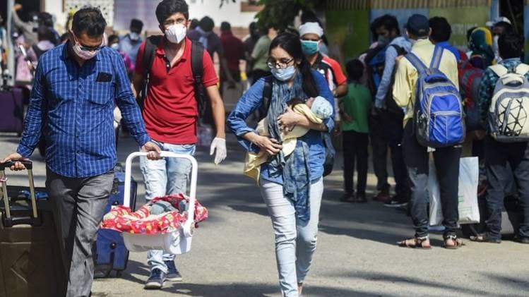 लॉकडाउन के बीच रियायतें (Photo- PTI)