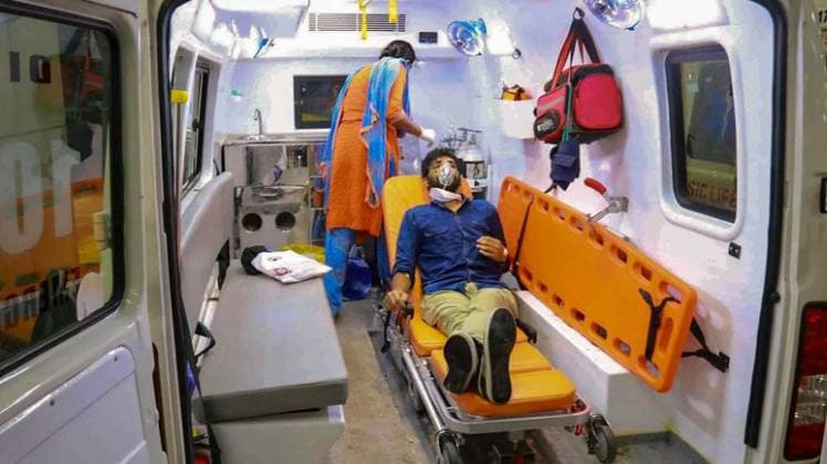 कोरोना की वजह से ऑपरेशन से जुड़े मामलों पर पड़ा खासा असर (पीटीआई)