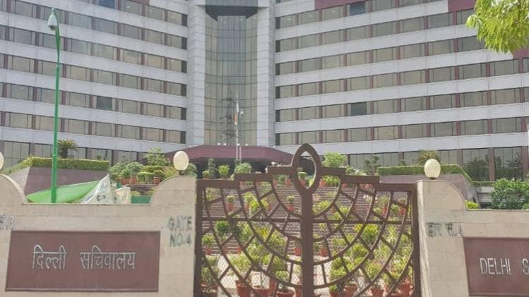 दिल्ली सचिवालय का अधिकारी कोरोना पॉजिटिव (फोटो- पंकज जैन)