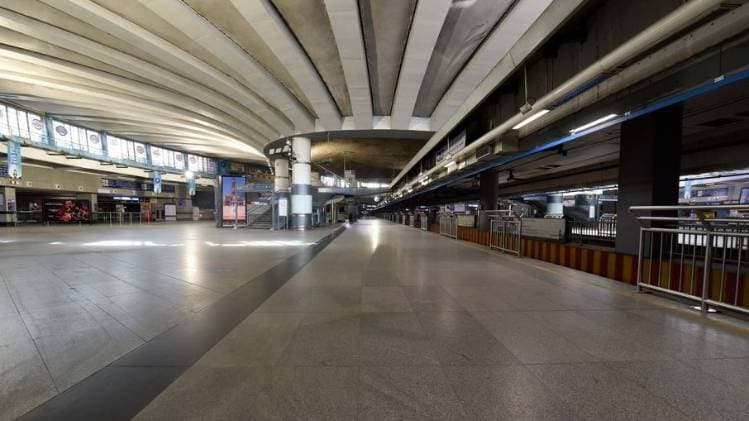 लॉकडाउन की वजह से खाली पड़ा राजीव चौक मेट्रो स्टेशन (फोटो- पीटीआई)
