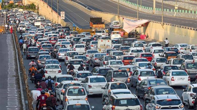 दिल्ली में ट्रैफिक (फाइल फोटो-PTI)