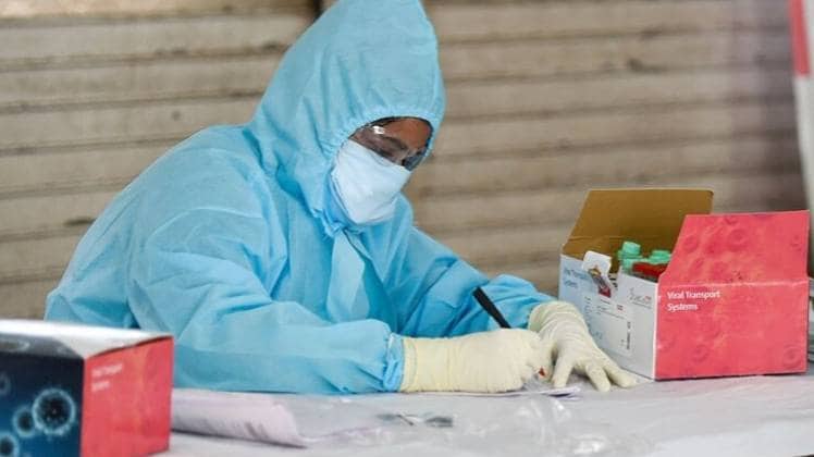 डॉक्टर हो रहे कोरोना से संक्रमित (फाइल फोटो)