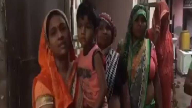 सोशल मीडिया पर वायरल वीडियो से ग्रैब 