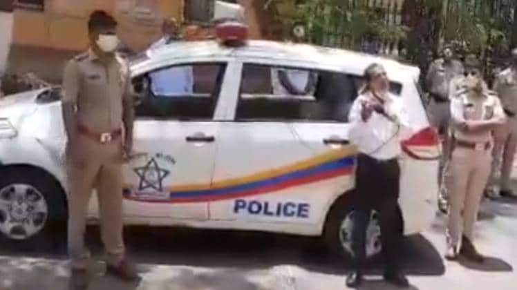 पुलिस (स्क्रीनशॉट)